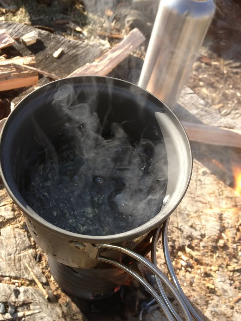 Backyard bushcraftin DIY twig stove & fire with ferro rod/firesteel