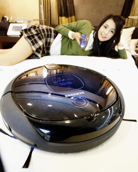 Samsung lança um robô que limpa sua casa pra você.
