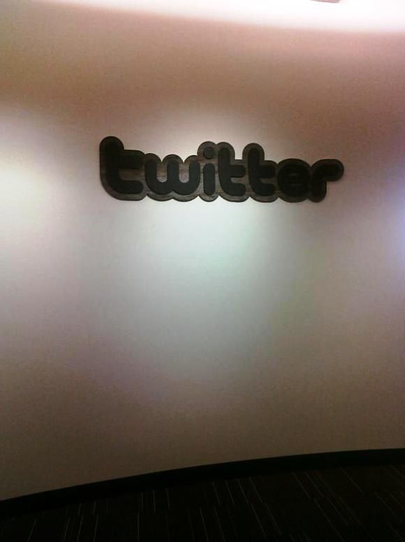Escritório do Twitter muda de endereço e funcionários mostram o novo espaço.