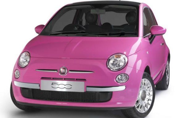 Fiat 500 versão Pink. Parece até o carro da Barbie!