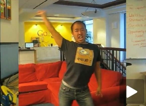 VIDEOFUN - Performance: Funcionários do Google soltam a franga no escritório!