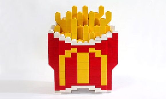 Big Mac feito com peças de LEGO. Cool!