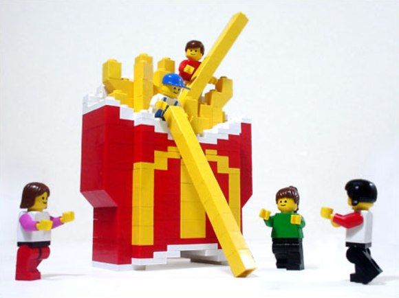 Big Mac feito com peças de LEGO. Cool!