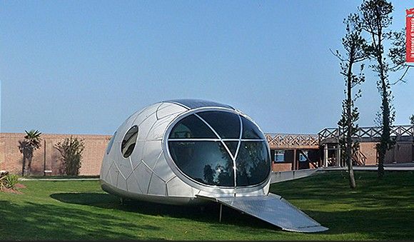 MercuryHouseOne - Uma casa futurista esquisita com sistema de energia solar.
