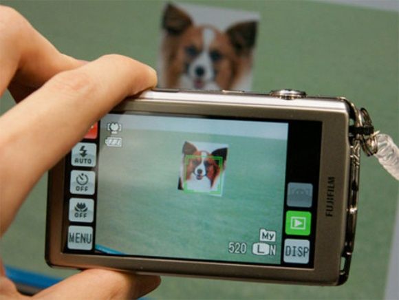 FujiFilm lançará em breve uma Câmera Digital com "Detector de Faces" para cães e gatos.