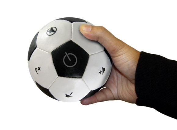 Controle remoto em forma de Bola de Futebol.