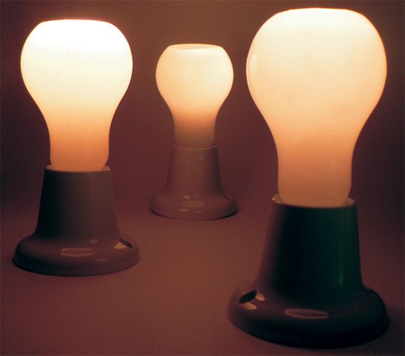 Vela em forma de lâmpada para decorar ambientes.