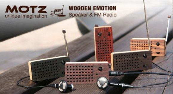 Motz - Mini rádio e speakers feitos de madeira.