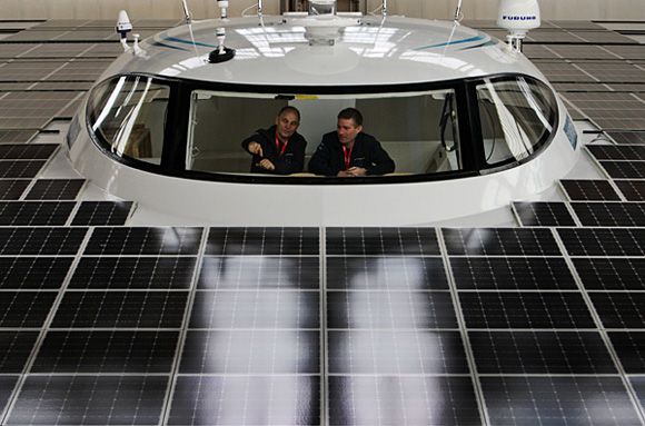 Maior barco movido a energia solar do mundo foi revelado.