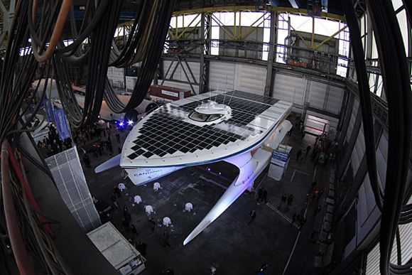 Maior barco movido a energia solar do mundo foi revelado.