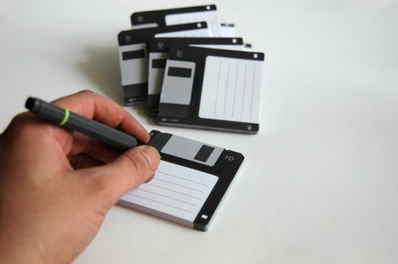 Bloco de Notas em forma de disquete.