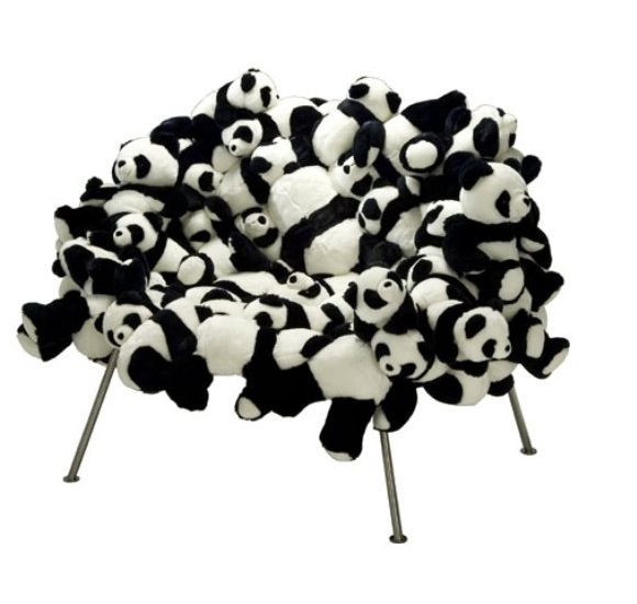 Banquete Chair with Pandas - Uma cadeira para quem adora ursinhos de pelúcia.