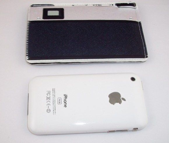 Capa para iPhone 3G e 3Gs em forma de câmera retrô.