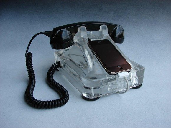 Com o iRetrofone seu iPhone vai ficar com cara de telefone antigo!