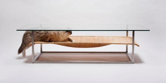 Hammock – Uma mesa de centro que serve de cama para seu gato.