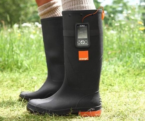 Bota High-Tech recarrega seu celular usando o calor dos seus pés.