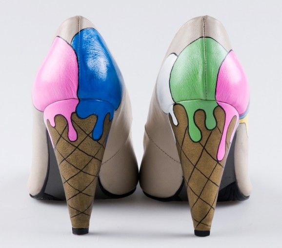 Sapato com salto em forma de sorvete tem um visual super divertido!