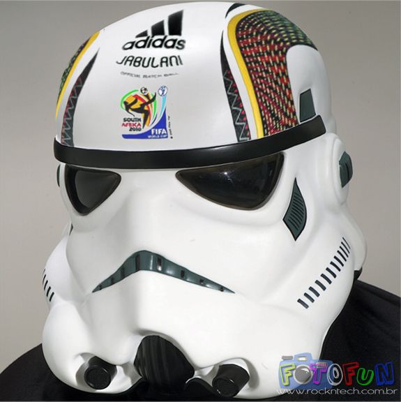 FOTOFUN - Star Wars Copa do Mundo 2010 - Stormtrooper cabeça de Jabulani.