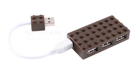 Hub USB em forma de blocos que imitam os de LEGO.