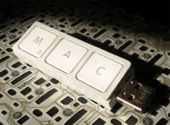Pen Drive feito com teclas de teclado do MacBook para fãs da Apple.