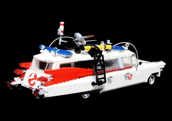 ECTO-1 - O carro dos Caça-Fantasmas feito de LEGO.