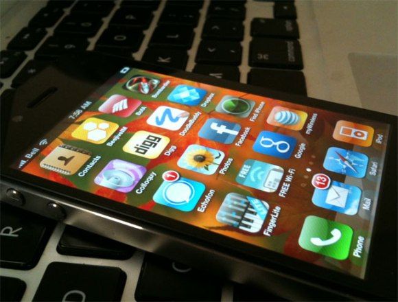 Novo desbloqueio para iPhone 4 permitirá que ele seja usado em qualquer operadora.