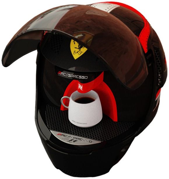 Café expresso direto do capacete da Ferrari.