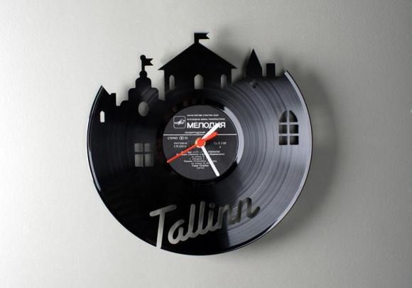 Relógios feitos com discos de vinil dão show de design.