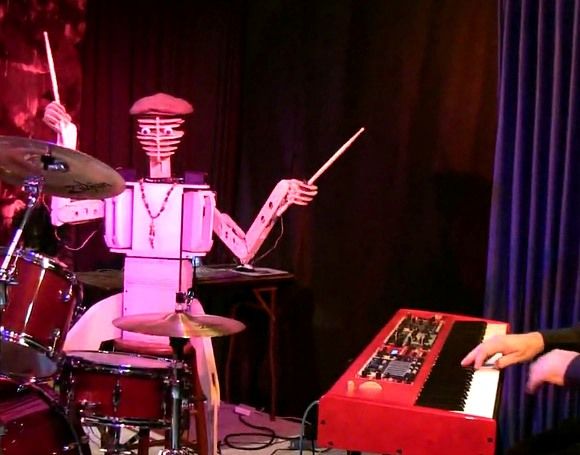 Spruce Deuce - O baterista Robô. (com vídeo)