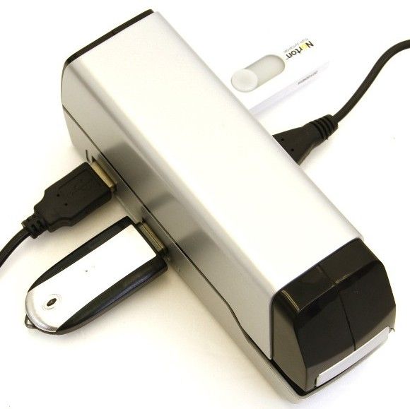 Hub USB e Grampeador em um só gadget.