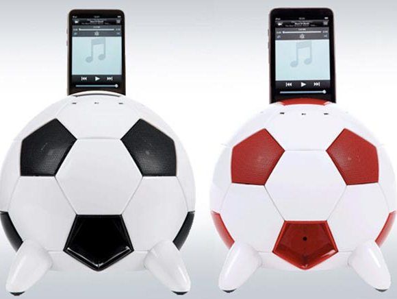 MiSoccer é uma bola de futebol com doca para iPod!