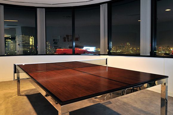 Uma mesa de Reuniões e mesa de Ping Pong em uma só. Porque não?!