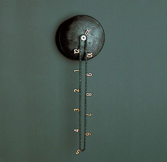 Catena Wall é um relógio feito com corrente de bicicleta.