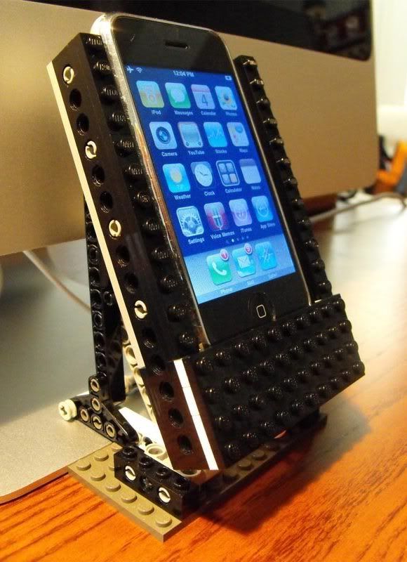 Doca para iPhone feita com blocos Lego