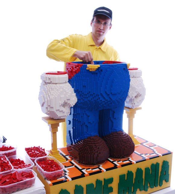 A maior escultura do Super Mário do mundo feita de LEGO está a venda na eBay!