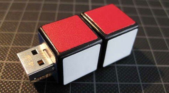 MONTE O SEU: Pen Drive feito de peças de Cubo Mágico. E você mesmo pode fazer um!