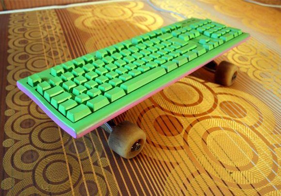 Não sabe o que fazer com seu teclado antigo? Que tal um Skate?
