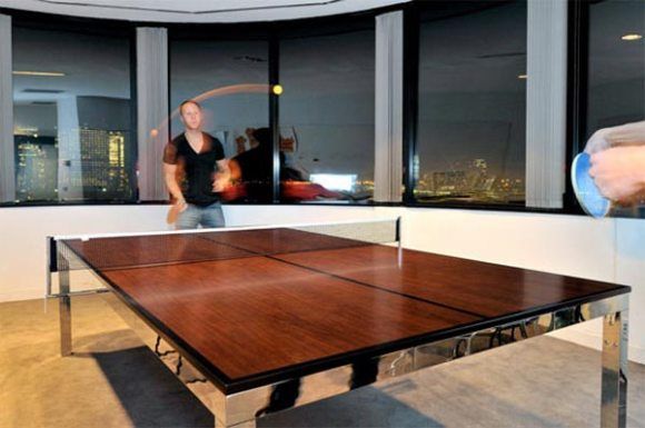 Uma mesa de Reuniões e mesa de Ping Pong em uma só. Porque não?!
