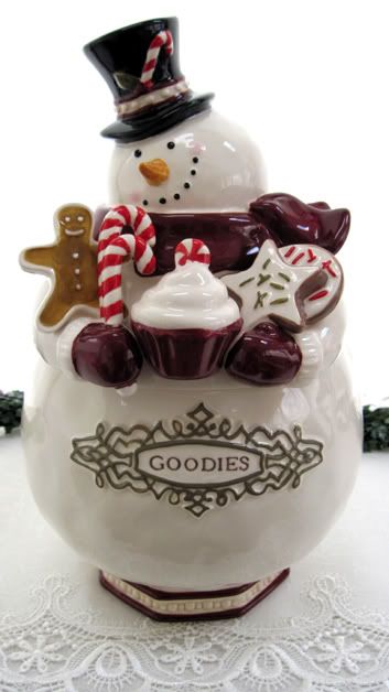 You'll want to enter this contest, this Snowman is hungry!