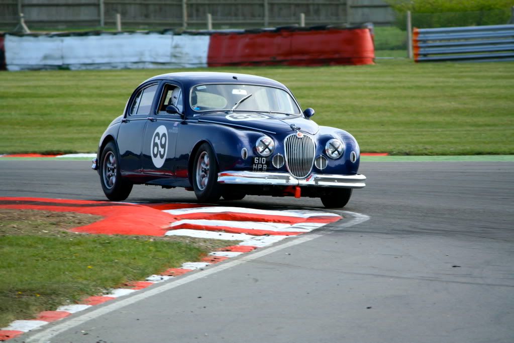 IMAGE: http://i909.photobucket.com/albums/ac300/DonaldMH/Snetterton/IMG_8208.jpg